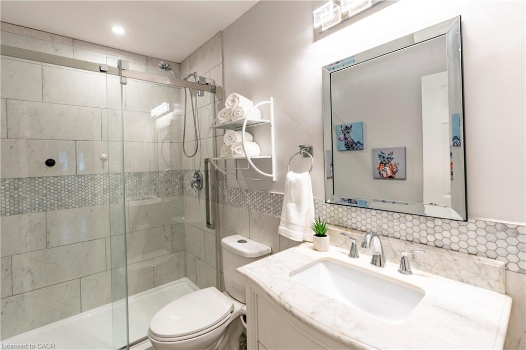 83 Burnaby Crescent, Kitchener, ON - Indoor Photo Showing Bathroom