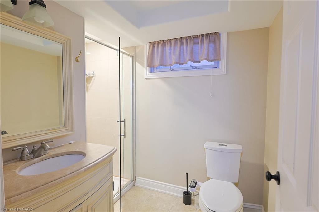 122 Fundy Avenue, London, ON - Indoor Photo Showing Bathroom