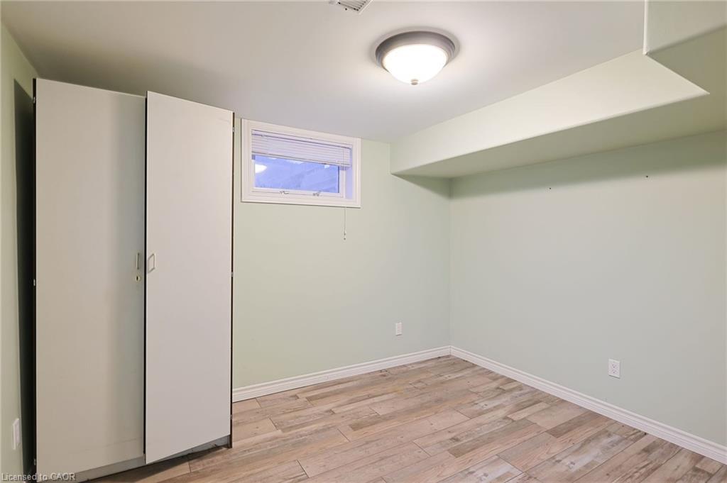 122 Fundy Avenue, London, ON - Indoor Photo Showing Other Room