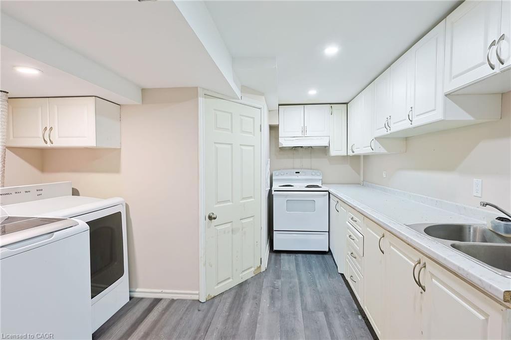 122 Fundy Avenue, London, ON - Indoor Photo Showing Laundry Room