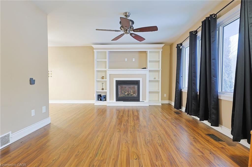122 Fundy Avenue, London, ON - Indoor Photo Showing Living Room With Fireplace