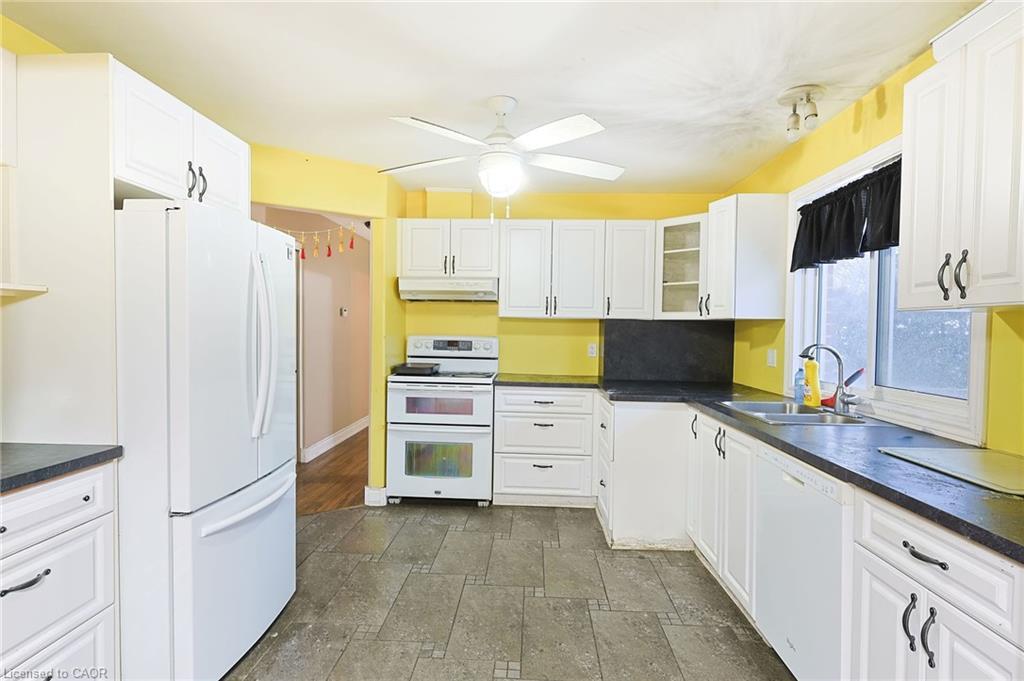 122 Fundy Avenue, London, ON - Indoor Photo Showing Kitchen With Double Sink