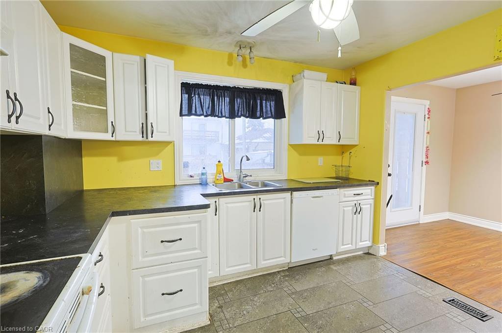 122 Fundy Avenue, London, ON - Indoor Photo Showing Kitchen With Double Sink