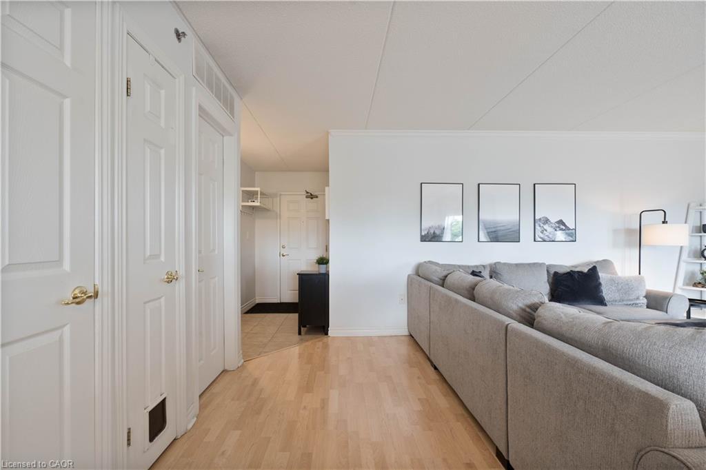 304-4450 Fairview Street, Burlington, ON - Indoor