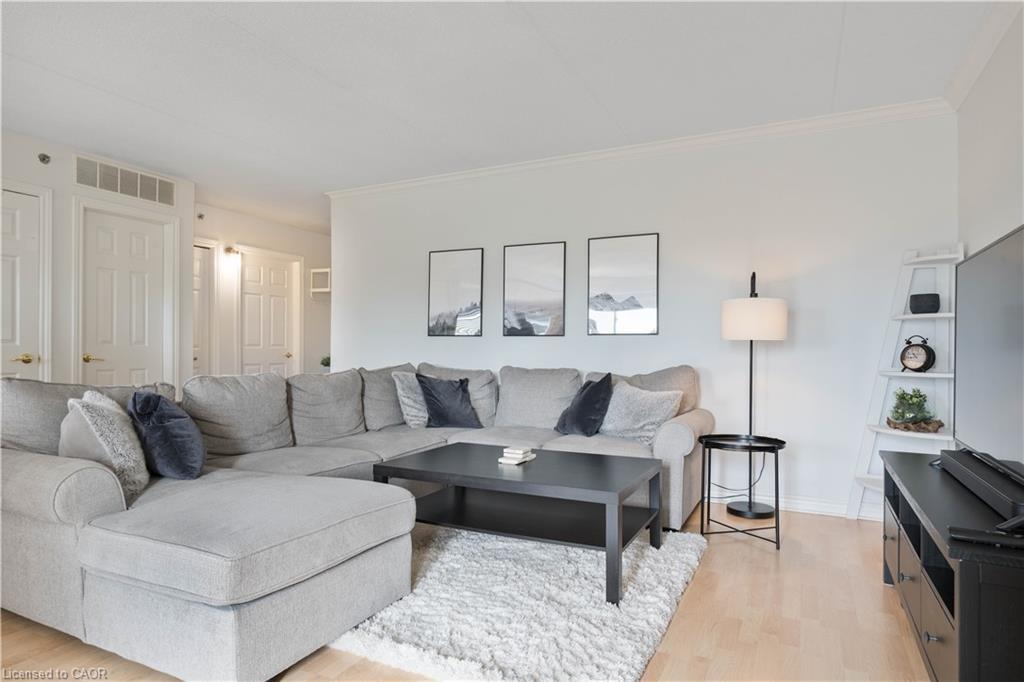 304-4450 Fairview Street, Burlington, ON - Indoor Photo Showing Living Room