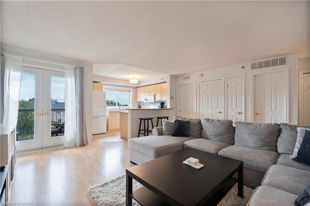 304-4450 Fairview Street, Burlington, ON - Indoor Photo Showing Living Room