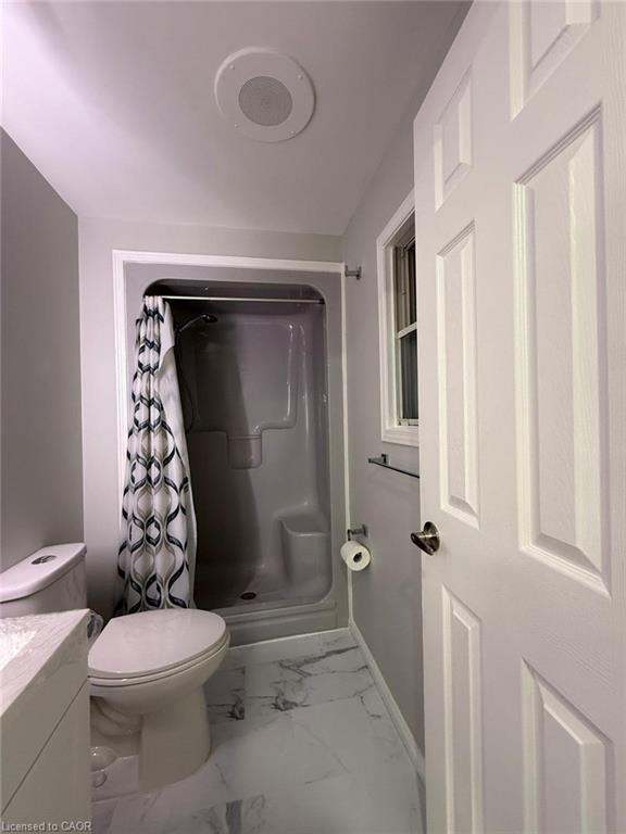 60 Denlow Street, Kitchener, ON - Indoor Photo Showing Bathroom
