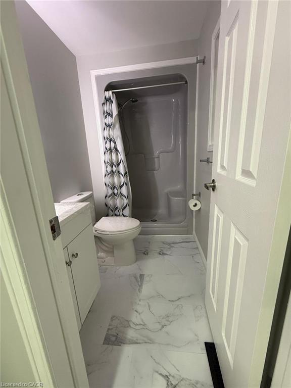 60 Denlow Street, Kitchener, ON - Indoor Photo Showing Bathroom