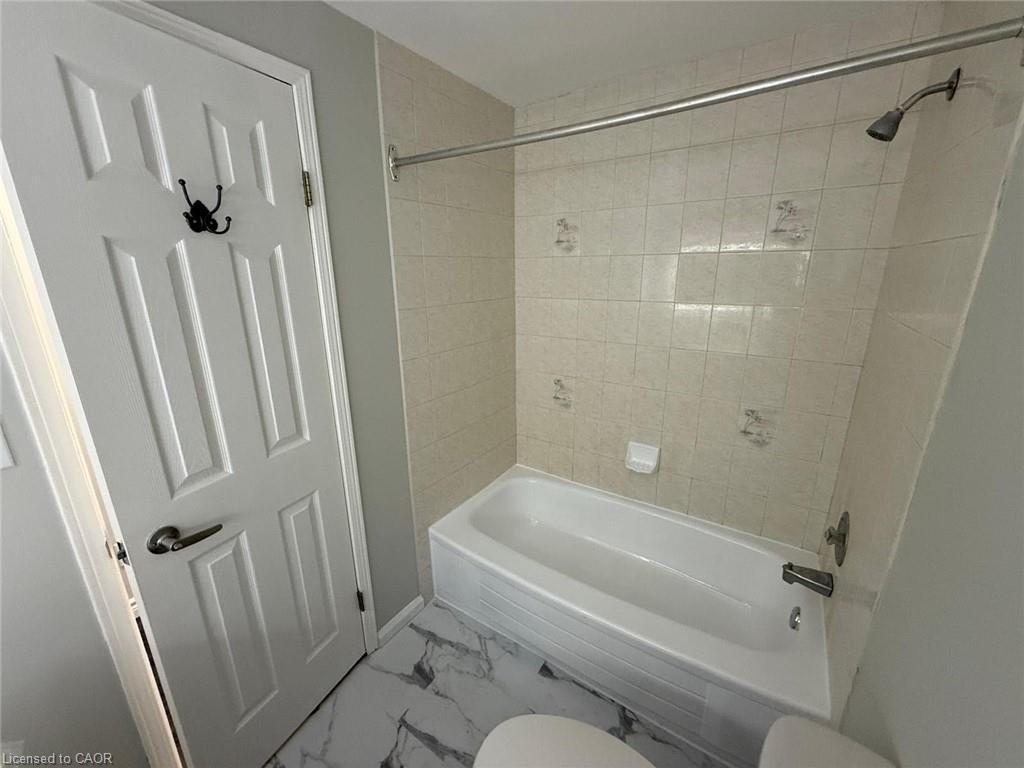 60 Denlow Street, Kitchener, ON - Indoor Photo Showing Bathroom