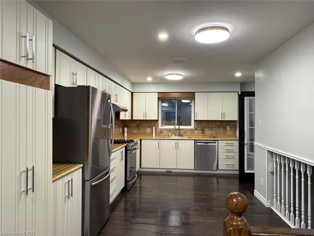 60 Denlow Street, Kitchener, ON - Indoor Photo Showing Kitchen