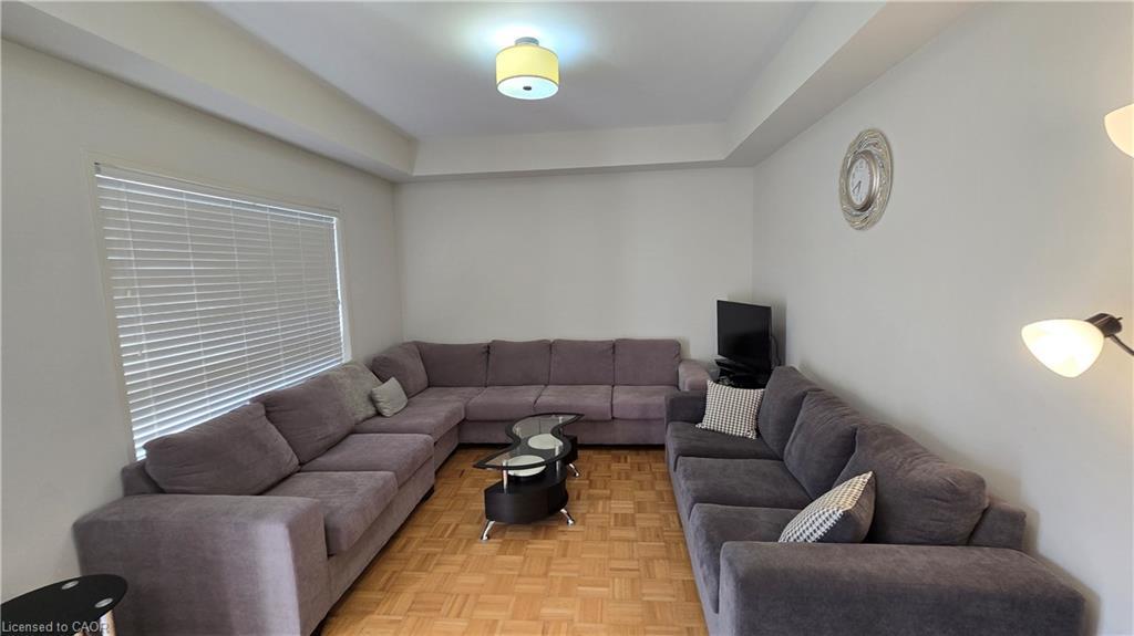 3688 Emery Drive, Mississauga, ON - Indoor Photo Showing Living Room