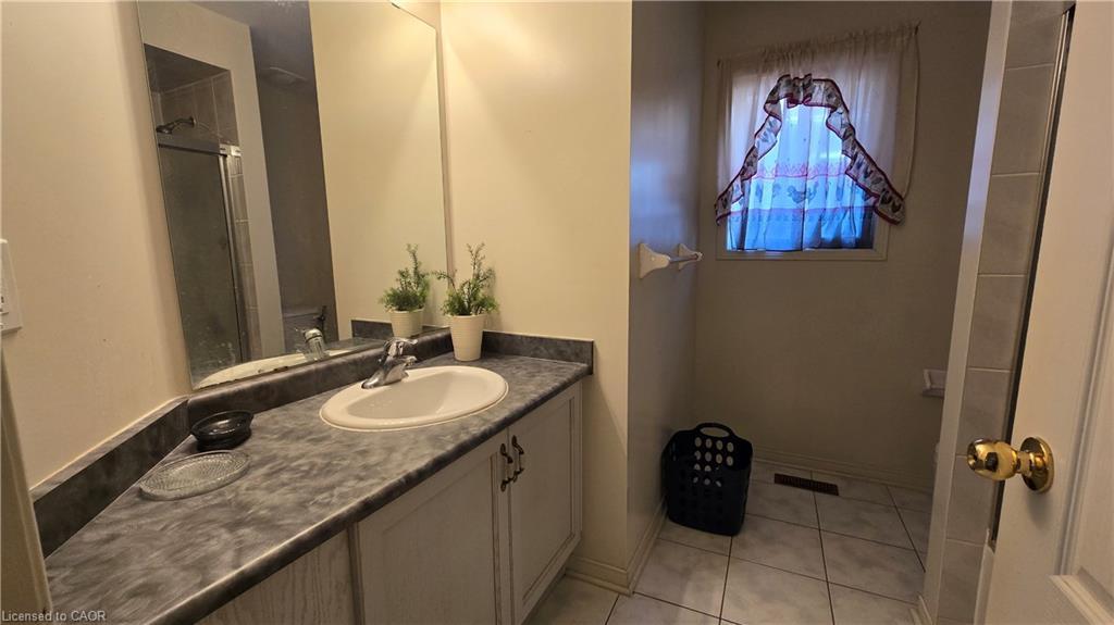 3688 Emery Drive, Mississauga, ON - Indoor Photo Showing Bathroom