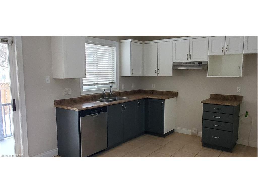 21 Pamela Lane, Cambridge, ON - Indoor Photo Showing Kitchen With Double Sink