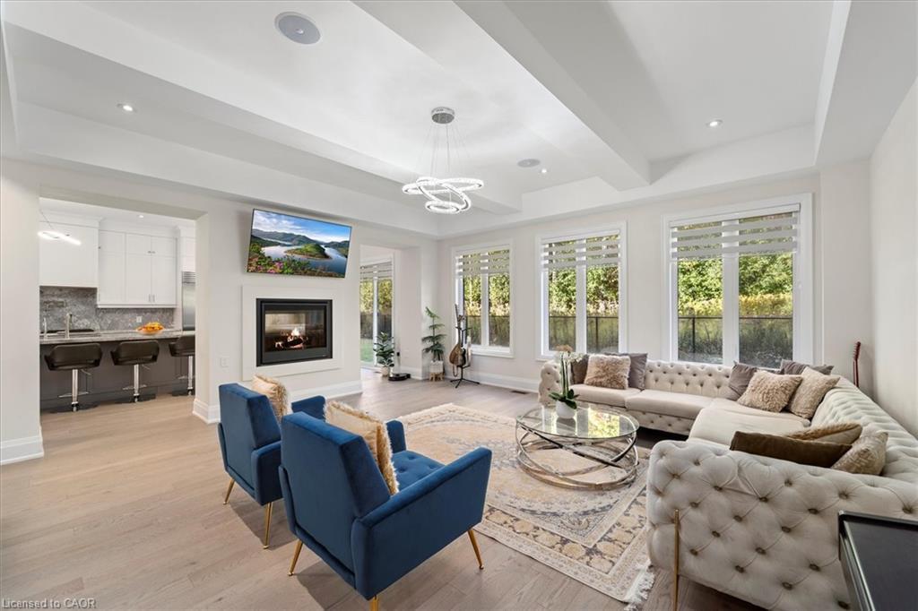 121 Milky Way Drive, Richmond Hill, ON - Indoor Photo Showing Living Room With Fireplace