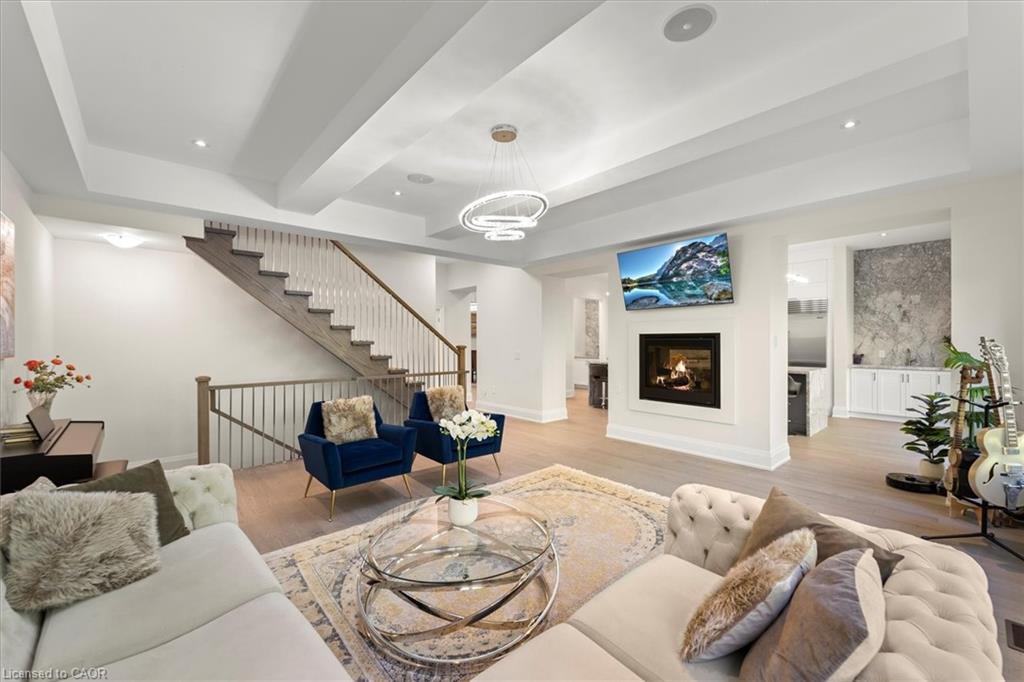 121 Milky Way Drive, Richmond Hill, ON - Indoor Photo Showing Living Room With Fireplace