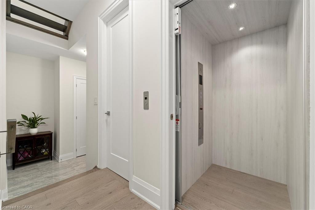 121 Milky Way Drive, Richmond Hill, ON - Indoor Photo Showing Other Room