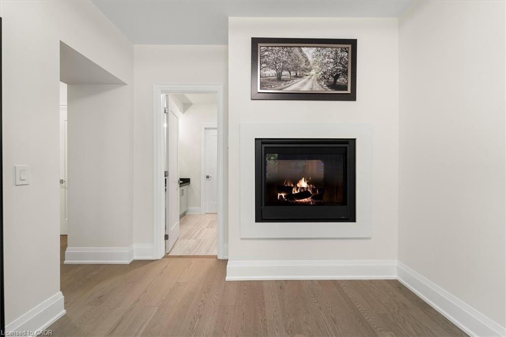 121 Milky Way Drive, Richmond Hill, ON - Indoor With Fireplace