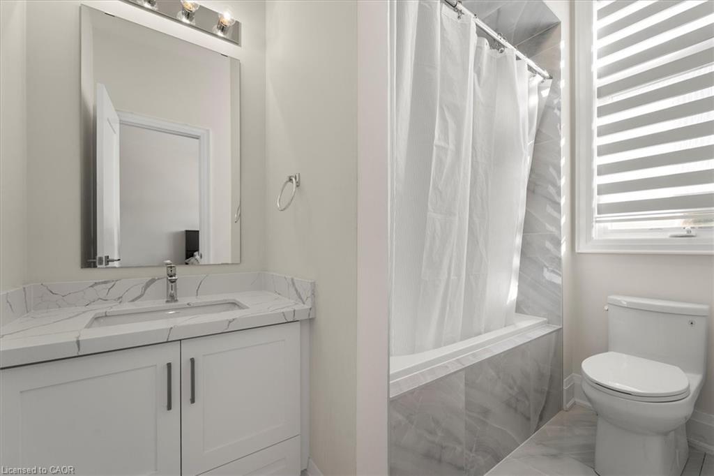 121 Milky Way Drive, Richmond Hill, ON - Indoor Photo Showing Bathroom