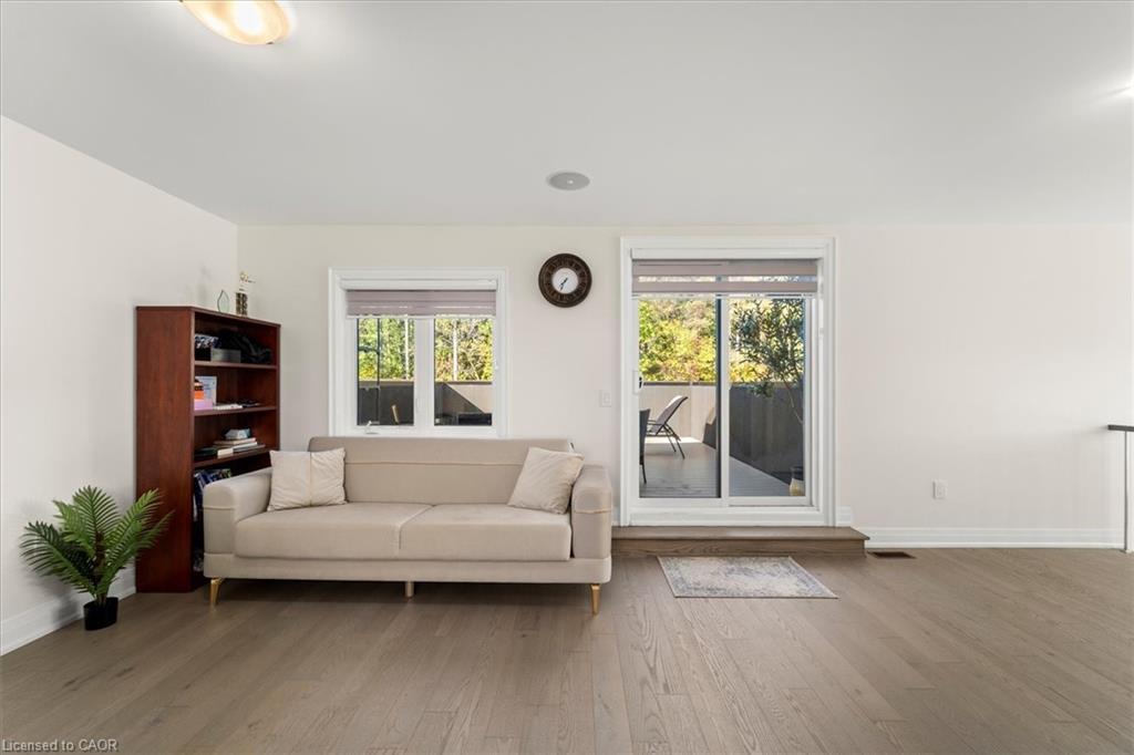 121 Milky Way Drive, Richmond Hill, ON - Indoor Photo Showing Living Room
