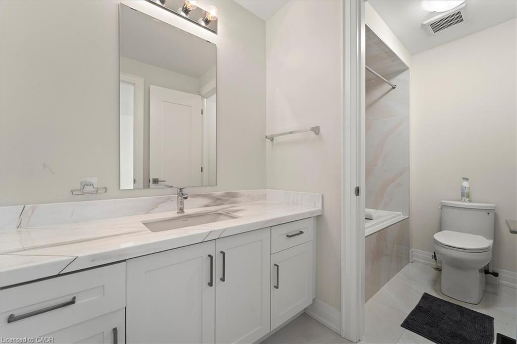 121 Milky Way Drive, Richmond Hill, ON - Indoor Photo Showing Bathroom