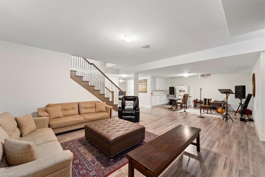 121 Milky Way Drive, Richmond Hill, ON - Indoor Photo Showing Living Room