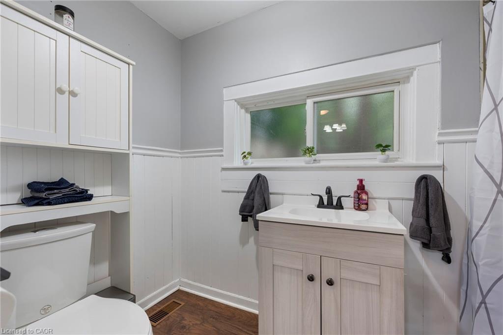 17 Bertha Street, Simcoe, ON - Indoor Photo Showing Bathroom