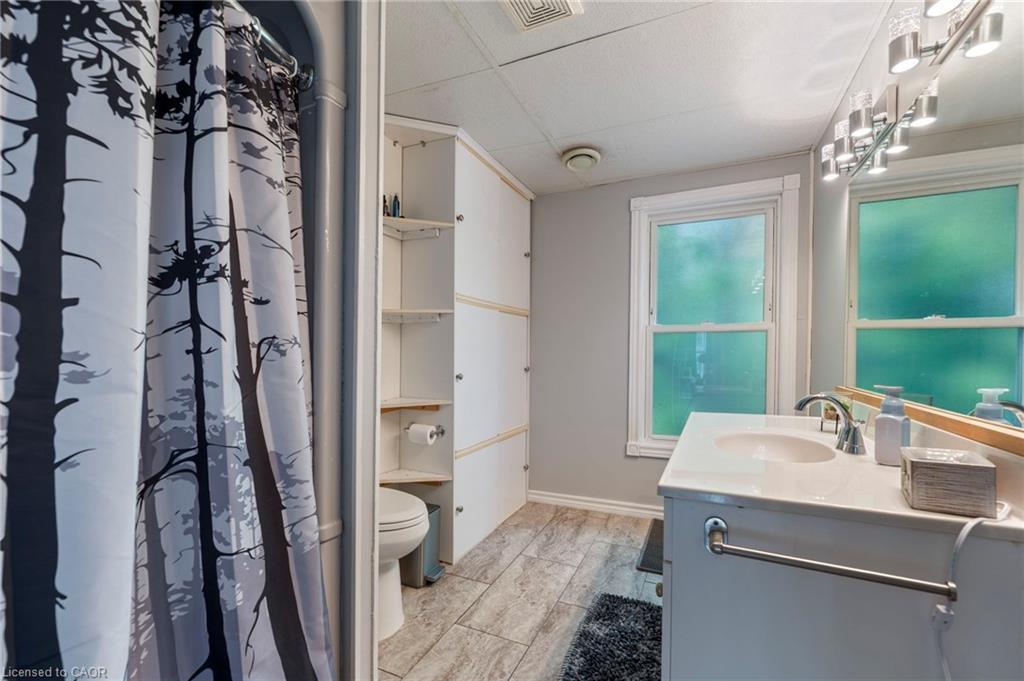 17 Bertha Street, Simcoe, ON - Indoor Photo Showing Bathroom