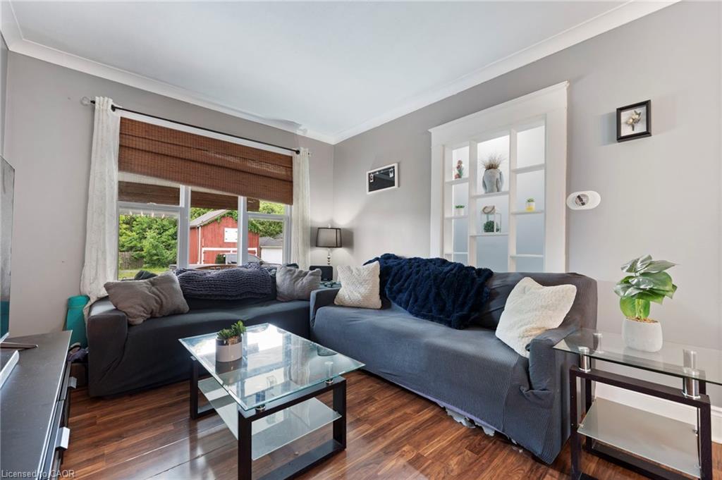 17 Bertha Street, Simcoe, ON - Indoor Photo Showing Living Room