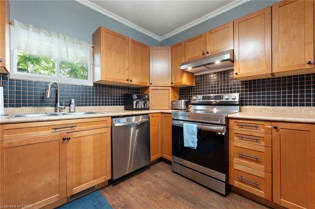 17 Bertha Street, Simcoe, ON - Indoor Photo Showing Kitchen With Double Sink