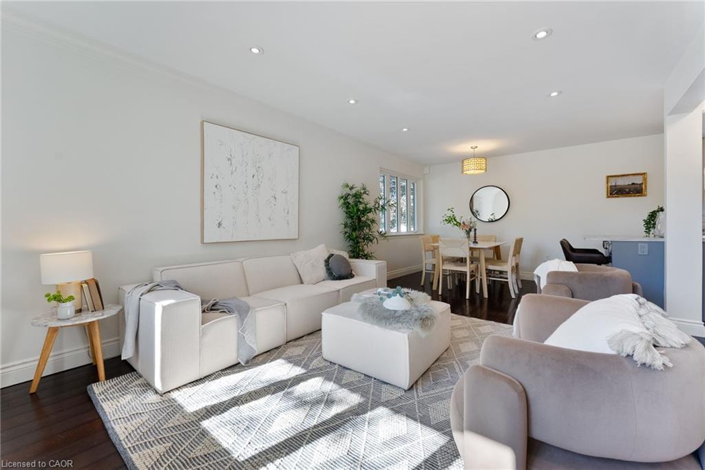 103 Wise Crescent, Hamilton, ON - Indoor Photo Showing Living Room