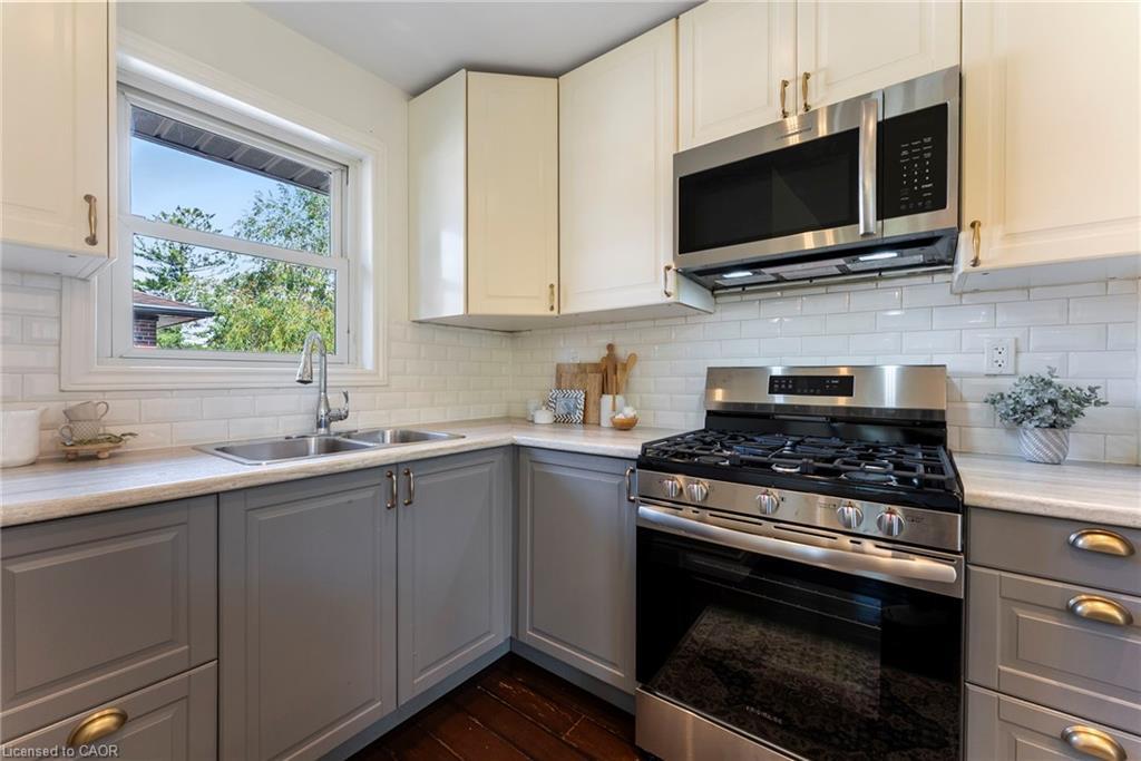 103 Wise Crescent, Hamilton, ON - Indoor Photo Showing Kitchen With Double Sink