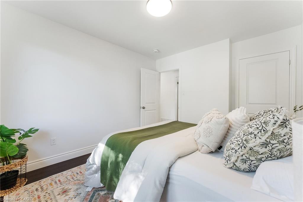 103 Wise Crescent, Hamilton, ON - Indoor Photo Showing Bedroom