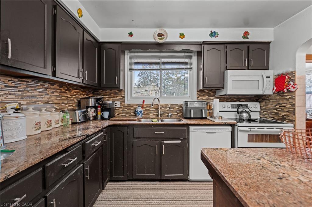 53 Bluerock Crescent, Cambridge, ON - Indoor Photo Showing Kitchen With Double Sink