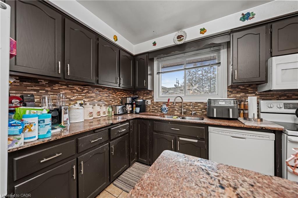53 Bluerock Crescent, Cambridge, ON - Indoor Photo Showing Kitchen With Double Sink