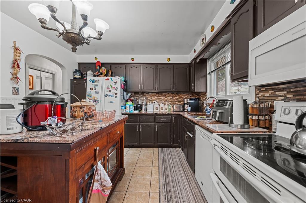 53 Bluerock Crescent, Cambridge, ON - Indoor Photo Showing Kitchen