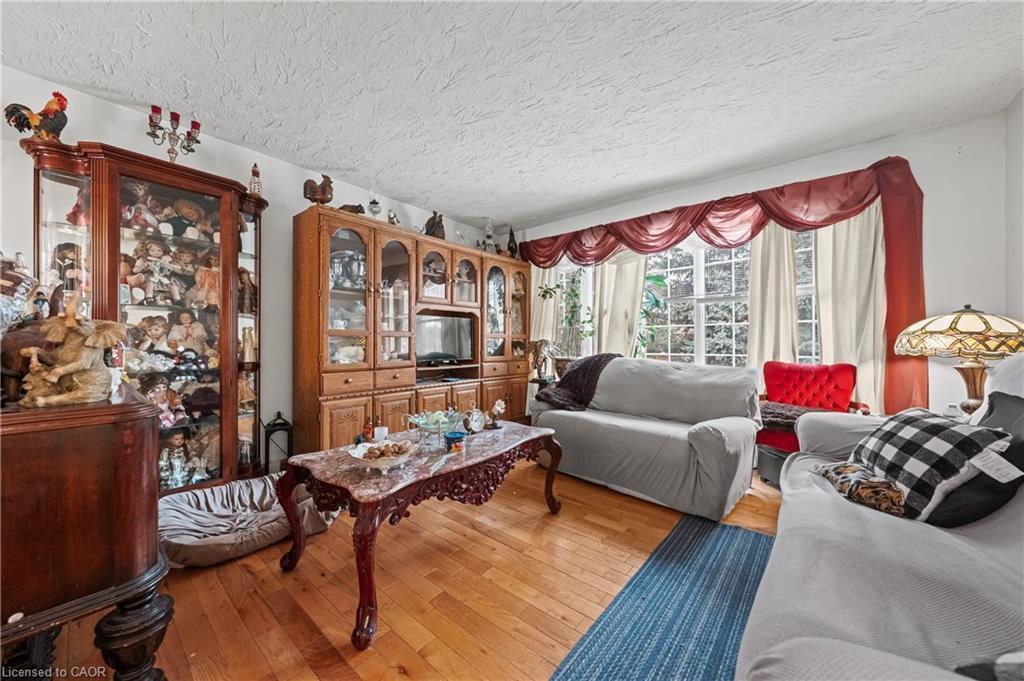 53 Bluerock Crescent, Cambridge, ON - Indoor Photo Showing Living Room