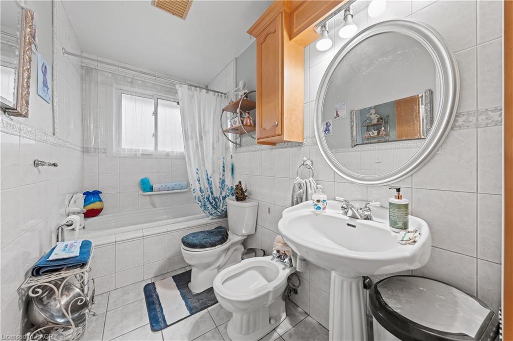53 Bluerock Crescent, Cambridge, ON - Indoor Photo Showing Bathroom