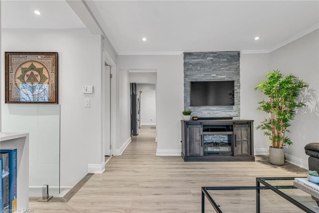 1034 Meredith Avenue, Mississauga, ON - Indoor Photo Showing Living Room With Fireplace