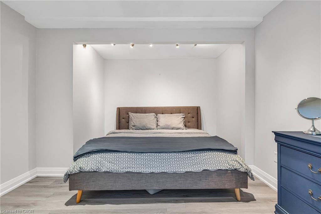 1034 Meredith Avenue, Mississauga, ON - Indoor Photo Showing Bedroom