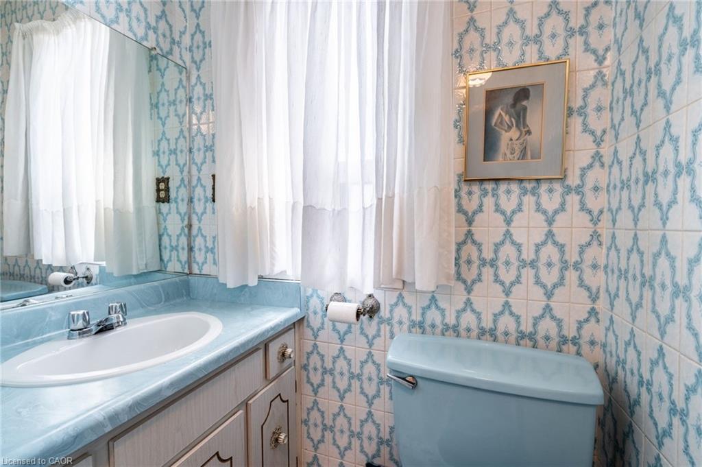 244 Hughson Street N, Hamilton, ON - Indoor Photo Showing Bathroom