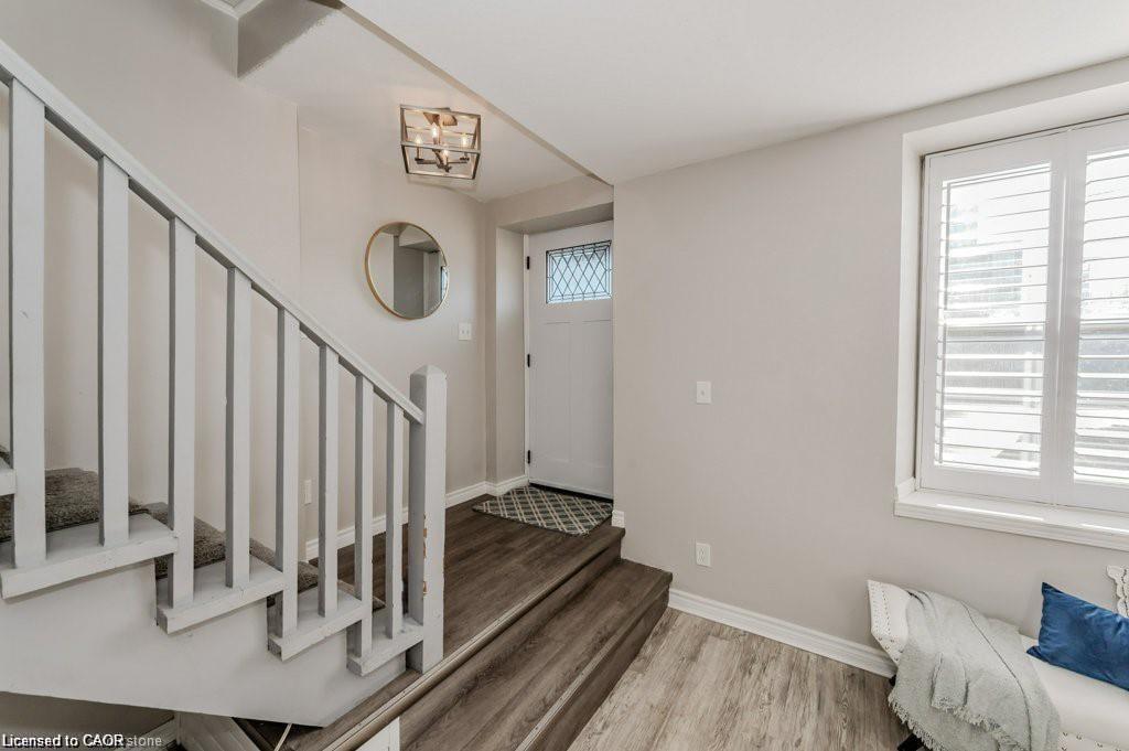 16-18 St Andrews Street, Cambridge, ON - Indoor Photo Showing Other Room