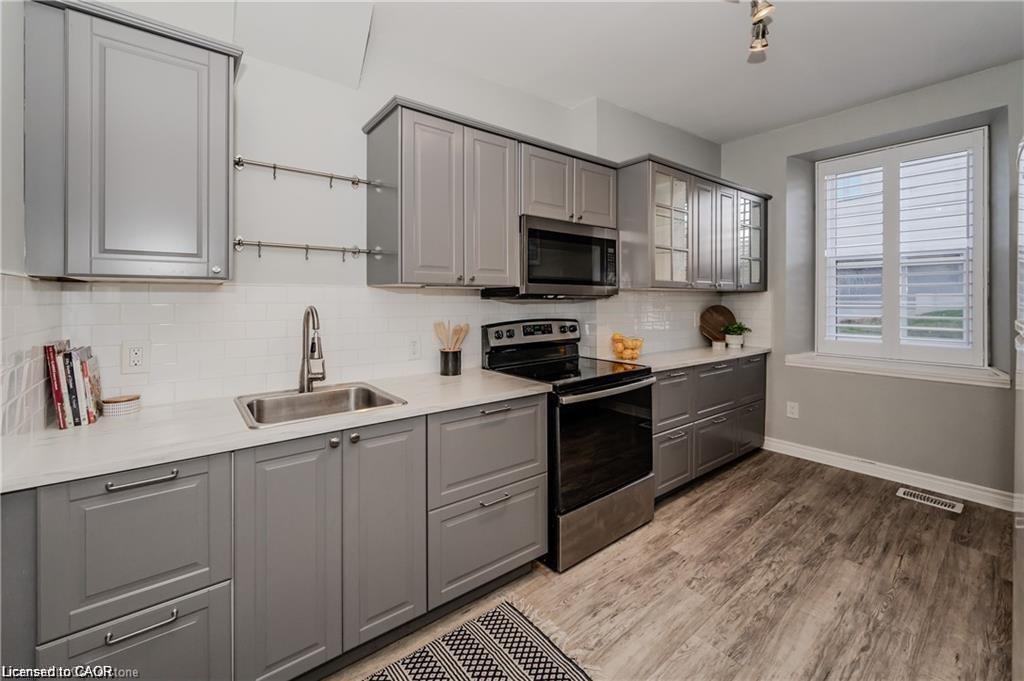 16-18 St Andrews Street, Cambridge, ON - Indoor Photo Showing Kitchen