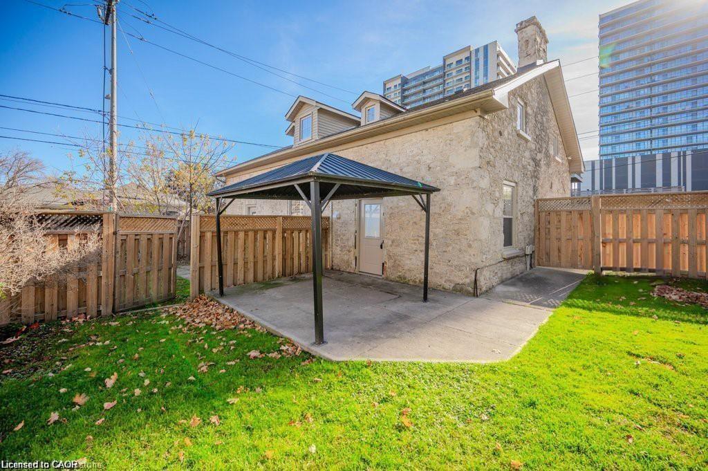 16-18 St Andrews Street, Cambridge, ON - Outdoor