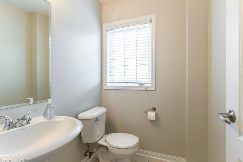 470 Beach Boulevard, Hamilton, ON - Indoor Photo Showing Bathroom