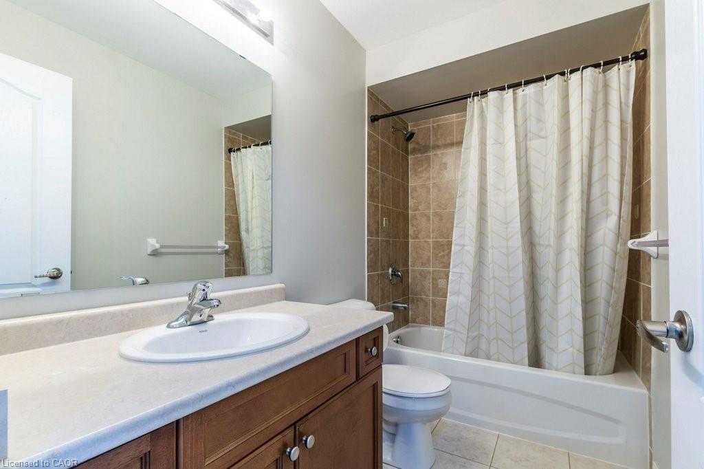 470 Beach Boulevard, Hamilton, ON - Indoor Photo Showing Bathroom
