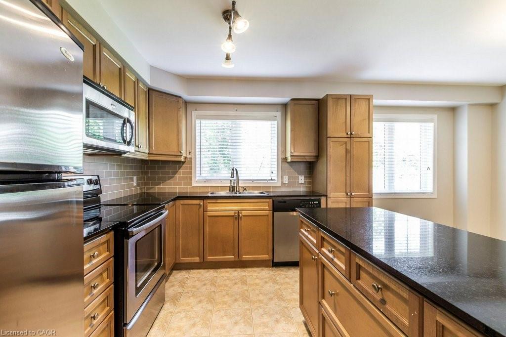 470 Beach Boulevard, Hamilton, ON - Indoor Photo Showing Kitchen
