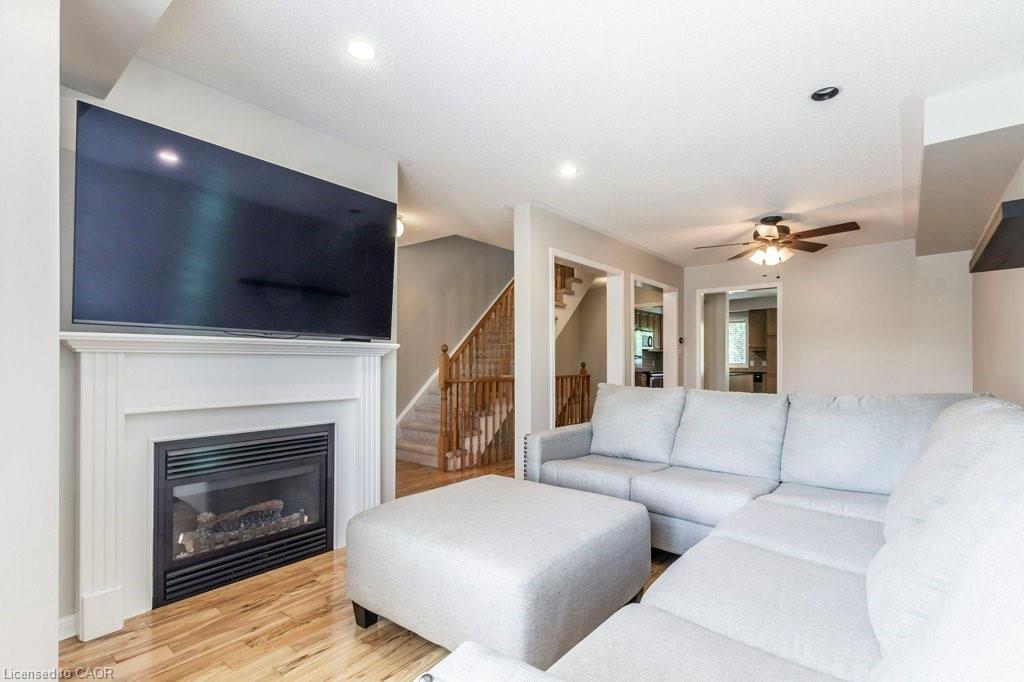 470 Beach Boulevard, Hamilton, ON - Indoor Photo Showing Living Room With Fireplace