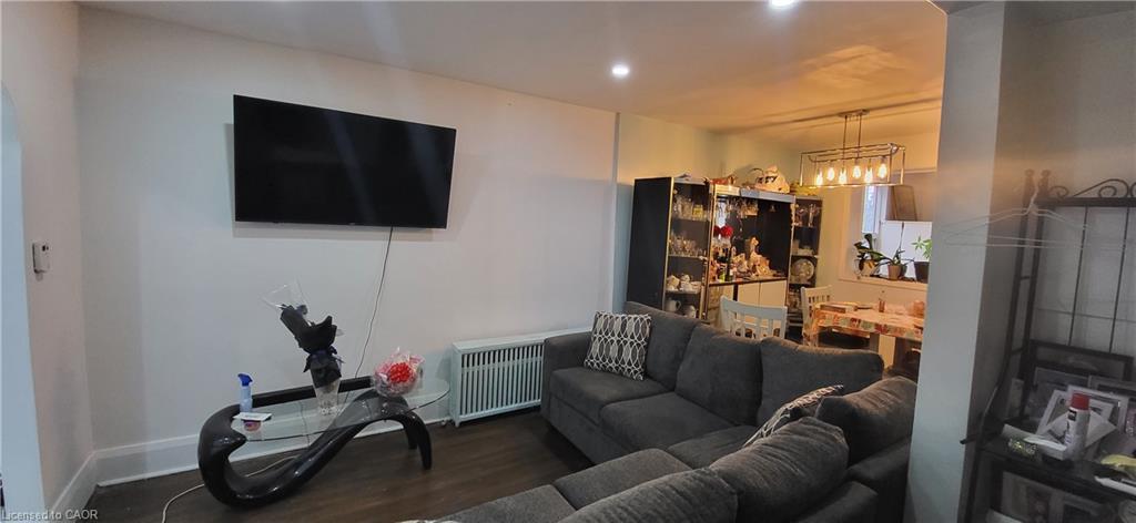 4 Nickle Street, Toronto, ON - Indoor Photo Showing Living Room