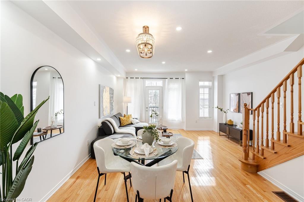 7186 Triumph Lane, Mississauga, ON - Indoor Photo Showing Dining Room