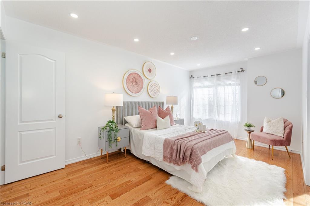 7186 Triumph Lane, Mississauga, ON - Indoor Photo Showing Bedroom